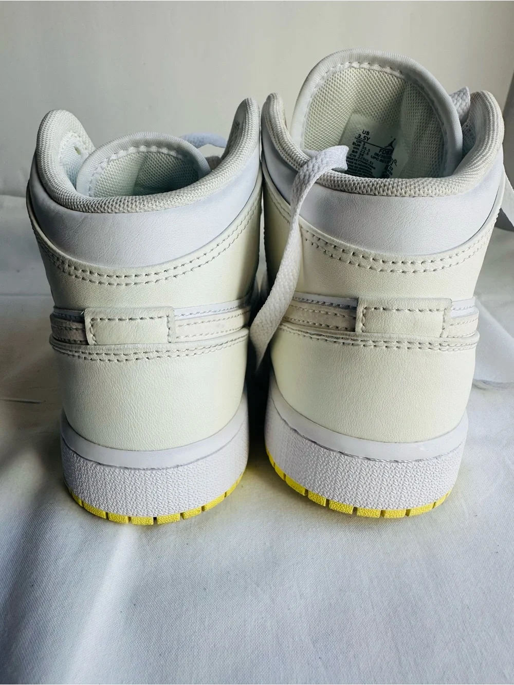 Kids Nike Air Jordan 1 Mid sneakers Size 3.5